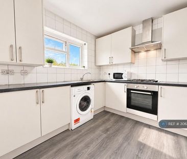 4 bedroom end of terrace house to rent - Photo 6