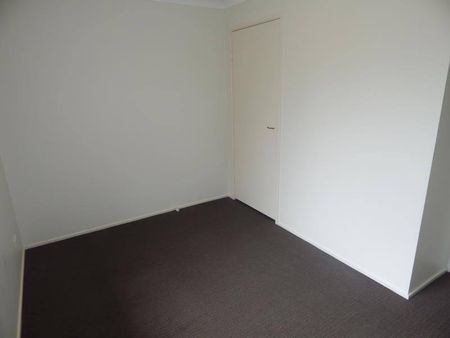 WELL PRESENTED UNIT IN LAKESIDE!!! - Photo 2