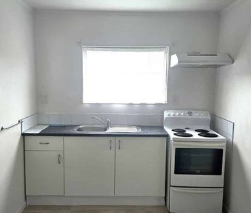 3 Bedroom House in Pakuranga Heights - Photo 3