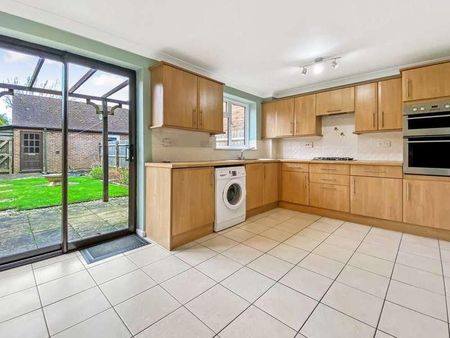 Marshcroft Lane, Tring, HP23 - Photo 3