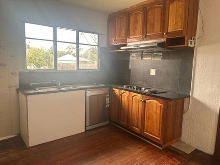 3 BEDROOM HOME IN GREAT LOCATION - Photo 3