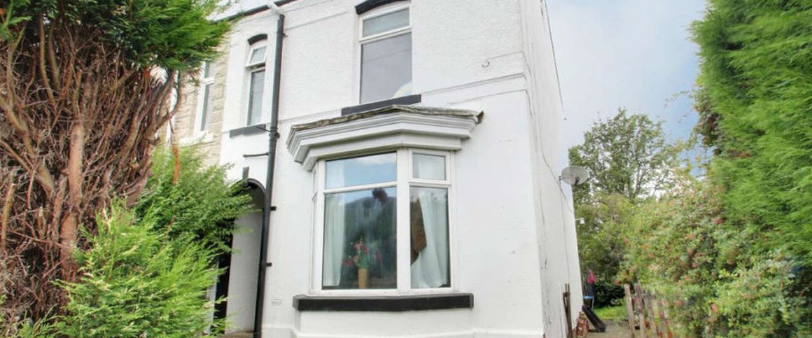 School Street Room 5 - Photo 1