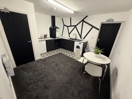 1 bedroom in a house share to rent - Photo 2