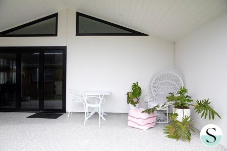 4 Middle Street, Caves Beach NSW 2281 - House For Rent | Domain - Photo 2
