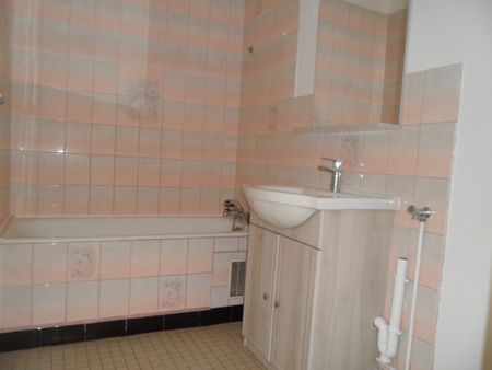 Location Appartement 3 pièces 65m² BOURGES 18000 - Photo 5