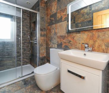 2 bedroom semi-detached house to rent - Photo 4