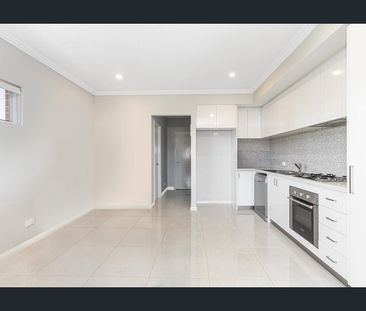 2-bedroomed apartment - available mid March - Photo 4