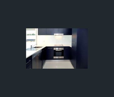 Modern & Spacious Two Bedroom Apartment in Prime Location - Photo 1