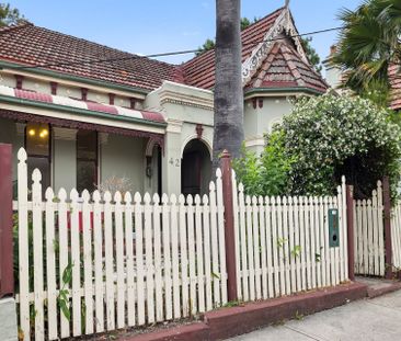 FURNISHED ROOM IN BOARDING HOUSE - Photo 1
