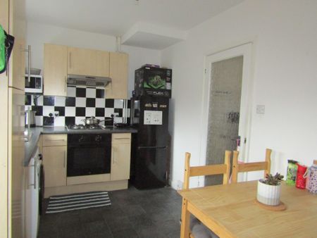 3 bed Terraced - To Let - Photo 2