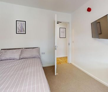 1 bedroom in a house share to rent - Photo 2
