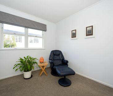 Top Floor Apartment - Unbeatable Location - Photo 1