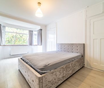 4 Bed Semi-Detached House, Watford Way, NW4 - Photo 5