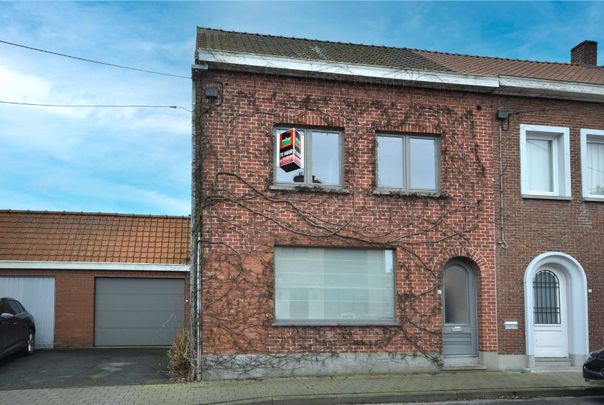 CHARMANTE WONING NABIJ CENTRUM ROESELARE - Photo 1