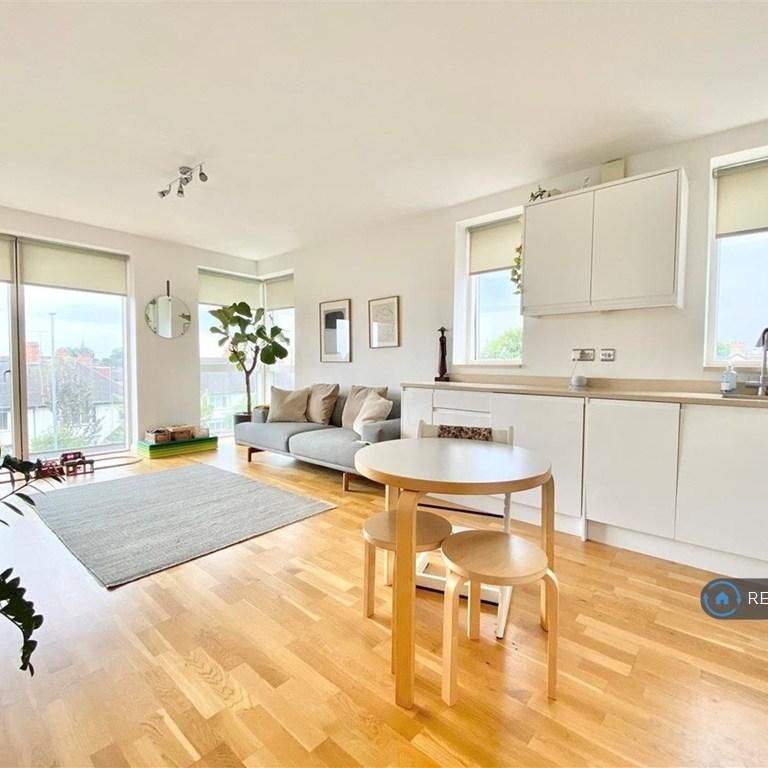 2 bedroom flat to rent - Photo 1