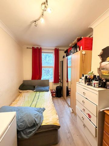 3 bedroom flat to rent - Photo 3