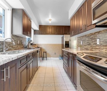 For Lease - 431 Carruthers Avenue, Newmarket, Ontario - Photo 1