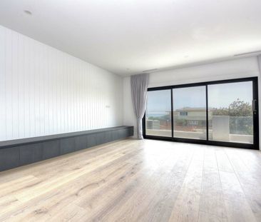 LUXURY BEACHSIDE LIVING - Photo 3