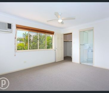 Spacious Townhome with Huge Private Yard in Prime Morningside Location - Photo 2