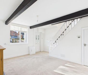 2 bedroom mews to rent - Photo 3