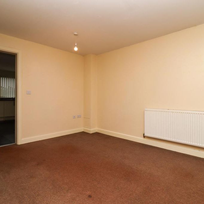 4 bedroom end of terrace house to rent - Photo 1