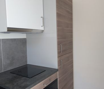 Location Appartement 2 pièces 43m² MARSEILLE 8ème - Photo 4