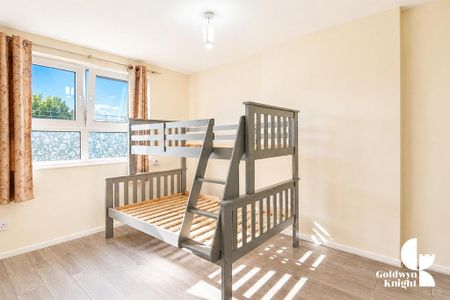 3 bedroom flat to rent - Photo 4