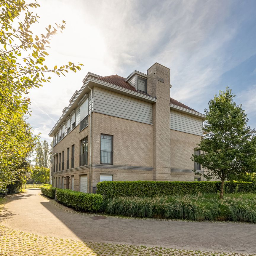 Uitstekend appartement met terras en garagebox (inbegrepen) - Photo 1