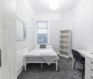 6 bedroom terraced house to rent - Photo 1