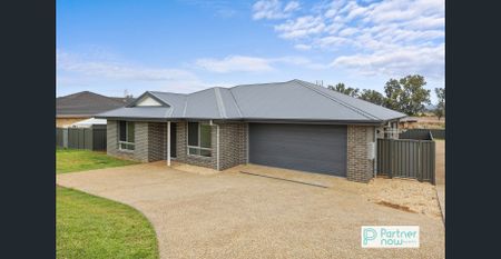 Four-Bedroom Home in Oxley Vale - Photo 5