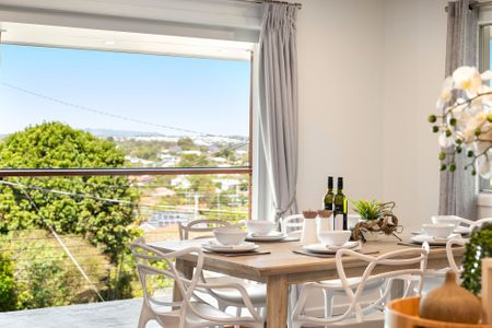 Beautiful Family Home With Spa! - Photo 2