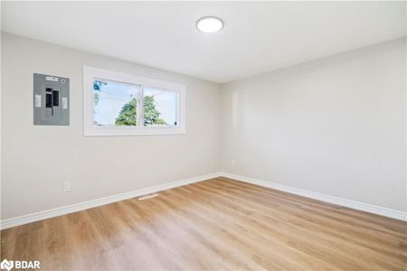 For Lease - 10 Sycamore Street Unit# Main, Hamilton, Ontario - Photo 3