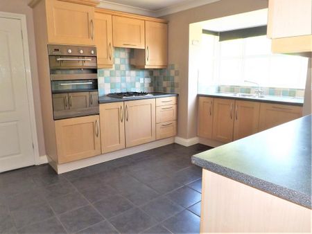 3 bedroom end of terrace house to rent - Photo 3