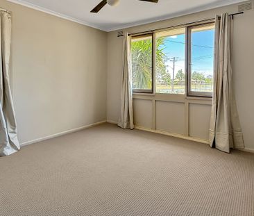 Three-Bedroom Home Close to Schools and Local Shops - Photo 5