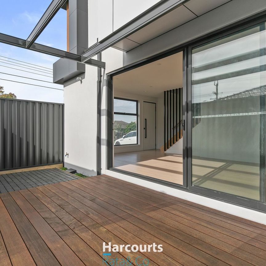 Modern 3-Bedroom Home in Lalor - Photo 2