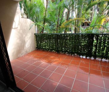 Ground Floor Courtyard Apartment Close to Everything! - Photo 4
