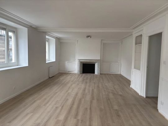 Location Appartement 4 pièces 126m² BOULOGNE SUR MER 62200 - Photo 1
