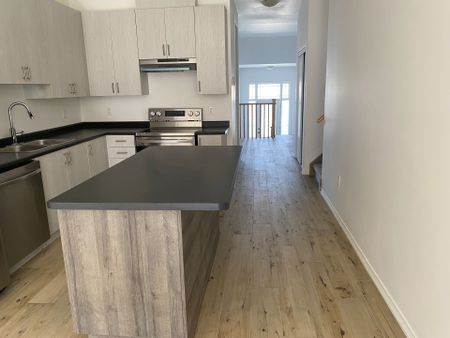 For Lease - 126 Isabella Drive, Orillia, Ontario - Photo 2