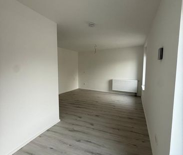 2 -Zimmer- Wohnung mit separatem Eingang in zentraler Lage - Photo 1