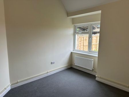 2 bedroom semi-detached house to rent - Photo 2