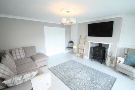 15 Ardfern Close, Saul Rd, - Photo 2