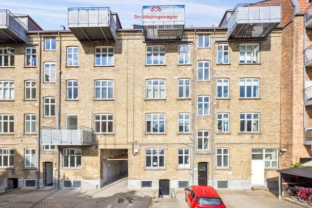 <b>Flot og lys 4-værelses lejlighed med sydvendt altan – Kastetvej, Aalborg Vestby</b> - Foto 1