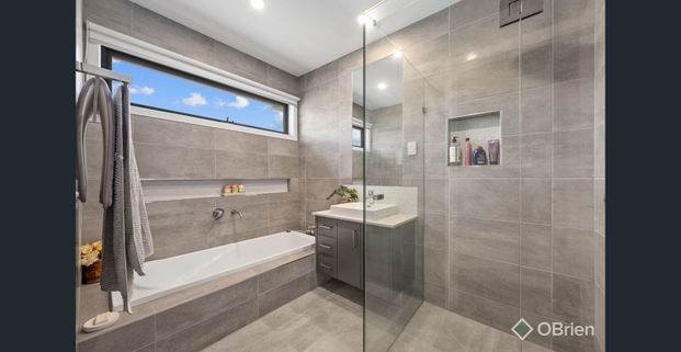 Modern Comfort Meets Energy-Smart Living in Berwick - Photo 1