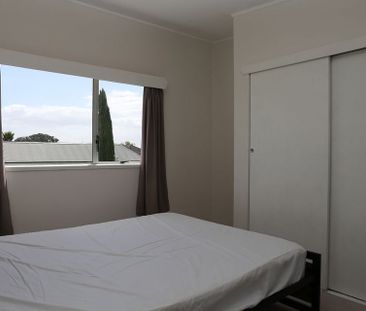 Charming 2BR Unit in Mt. Eden - Photo 5