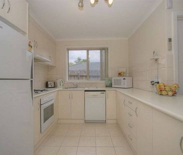 Tidy Home Within Walking Distance to Bayswater - Photo 4