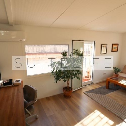 Van Gogh Lives Upstairs - Foto 1