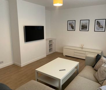 19 Deeside Crescent, Aberdeen, AB15 7PT - Photo 1