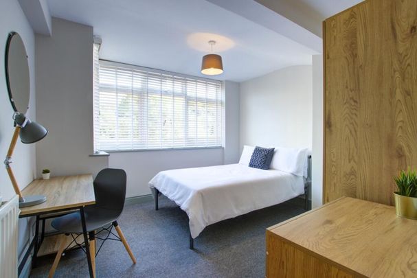 5 bedroom flat to rent - Photo 1