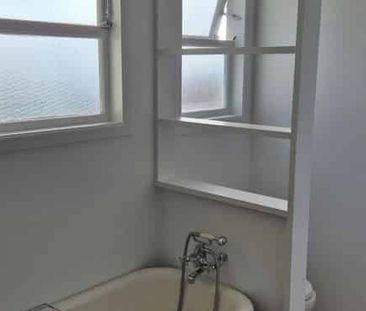 Spacious 4-Bedroom Family Home - Photo 4