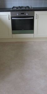 3 bed Town House - To Let - Photo 4